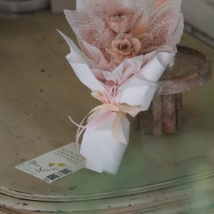 藕粉色永生玫瑰花束