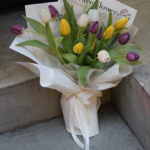 三色鬱金香鮮花束
