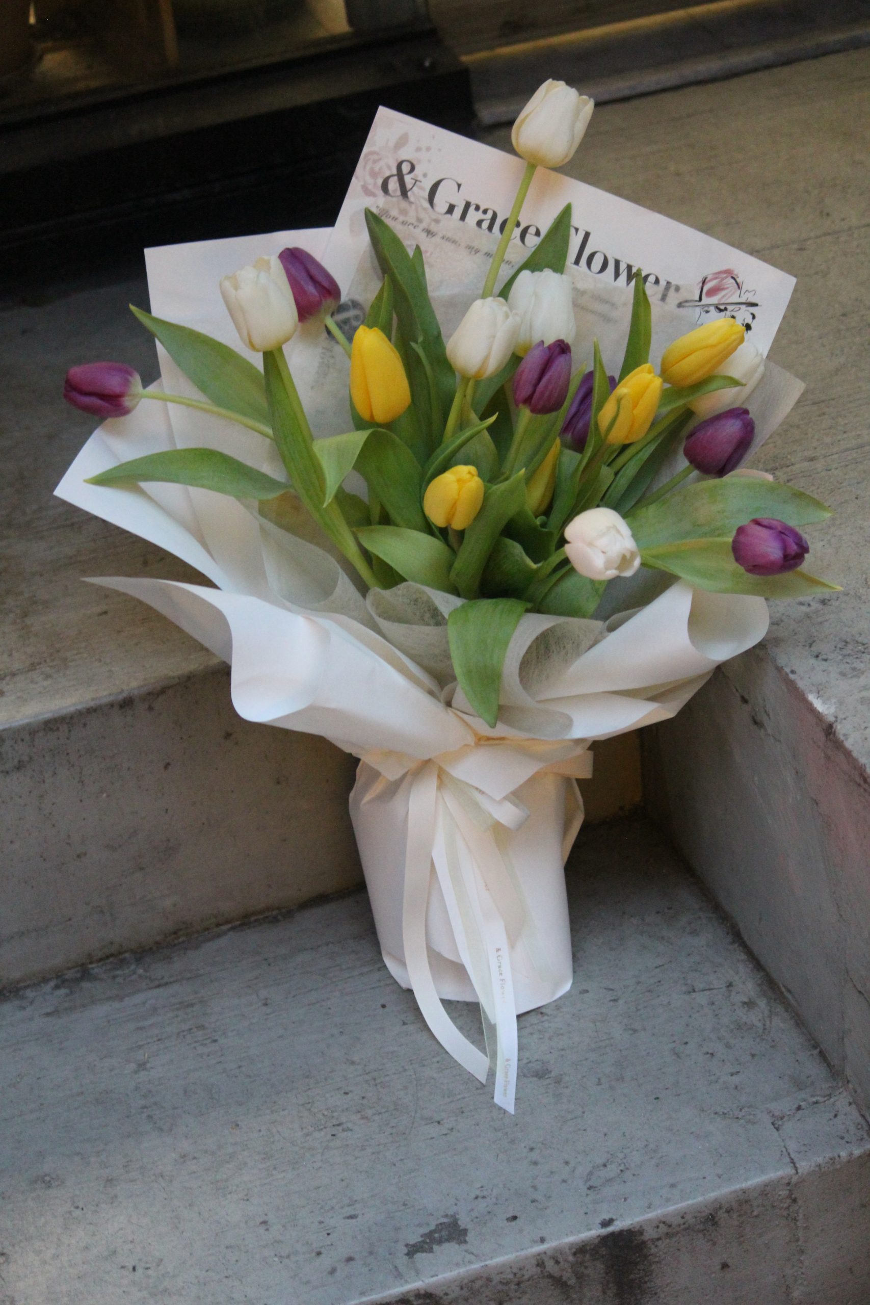 三色鬱金香鮮花束