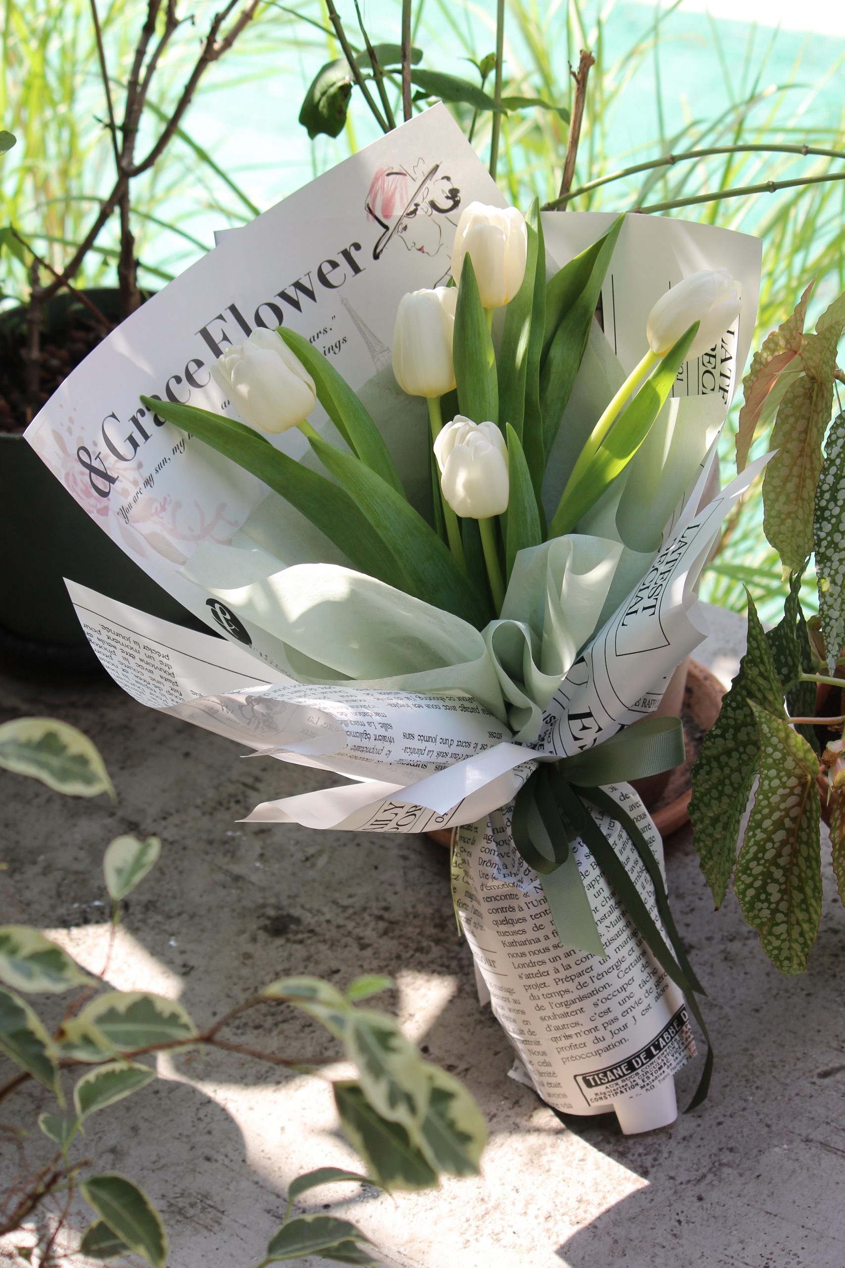 五朵白鬱金香鮮花束:圖片 3