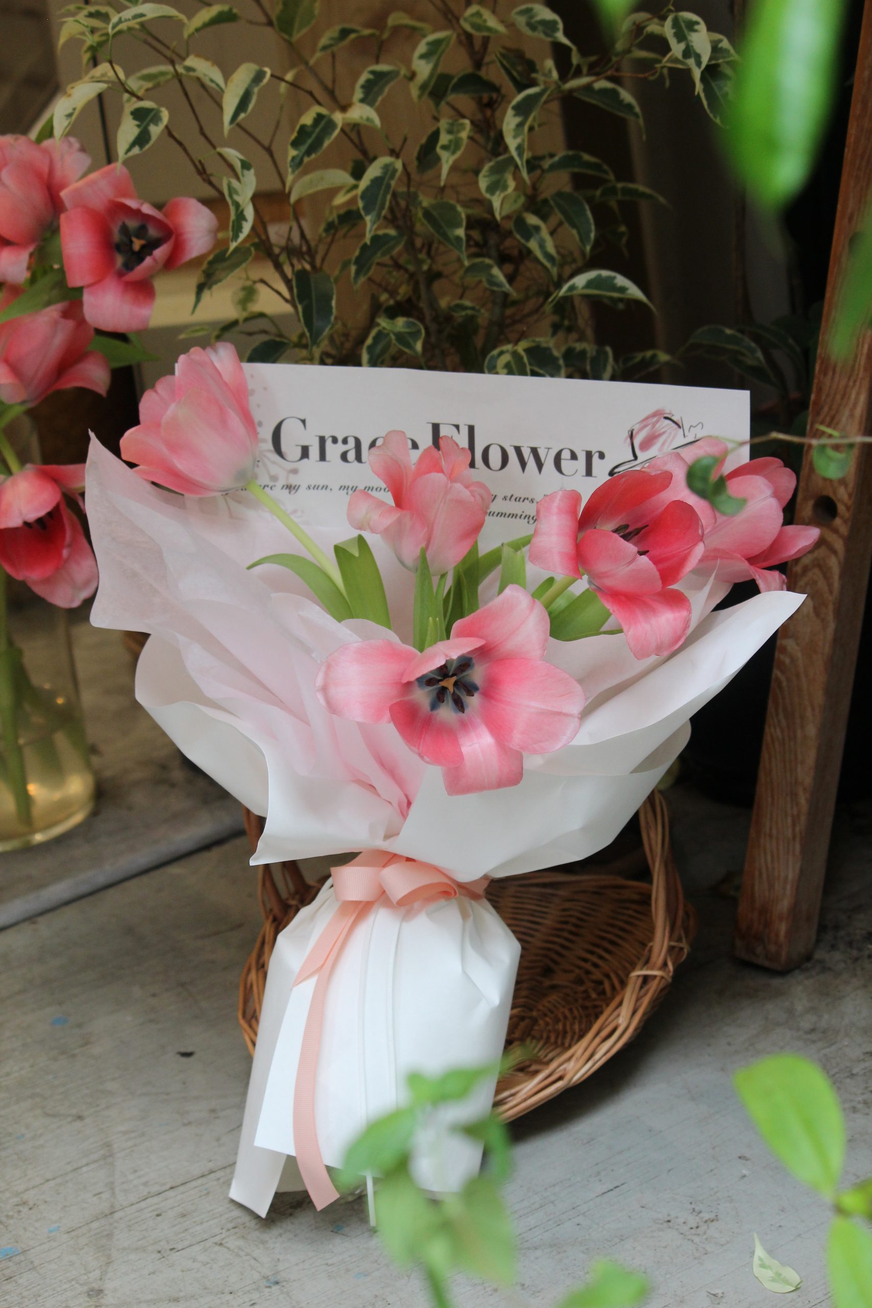 五朵粉鬱金香鮮花束:圖片 3