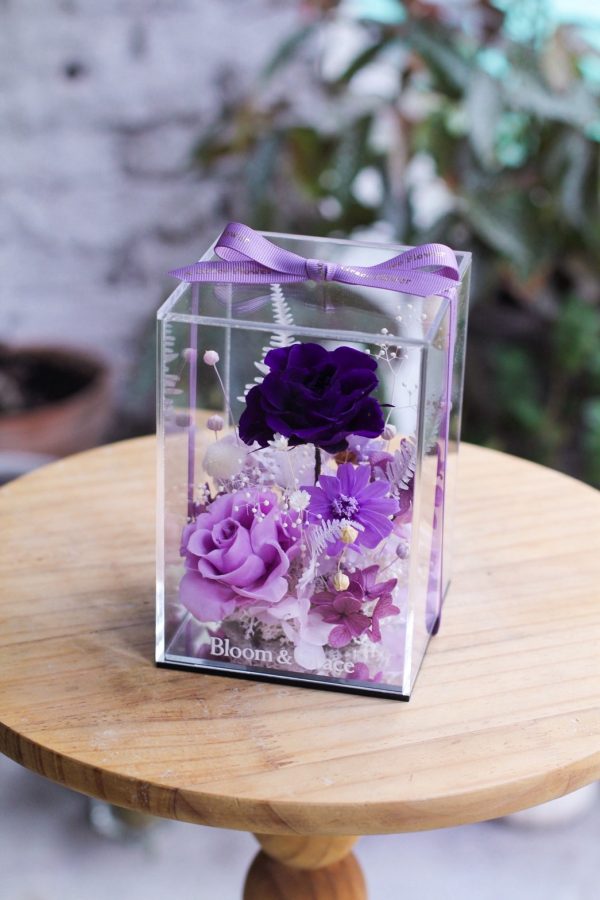 Bloom & Grace 永生花盒與禮盒作品：紫色玫瑰永生花壓克力花盒