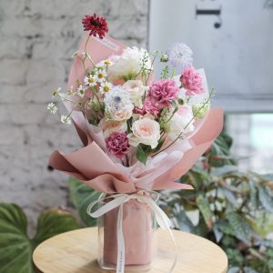 Bloom 粉色包裝 To Go 精緻小花束｜Bloom & Grace
