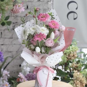 粉白點點包裝風格花束